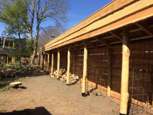 Flink houthok tamme kastanje hout en planken van larikshout.